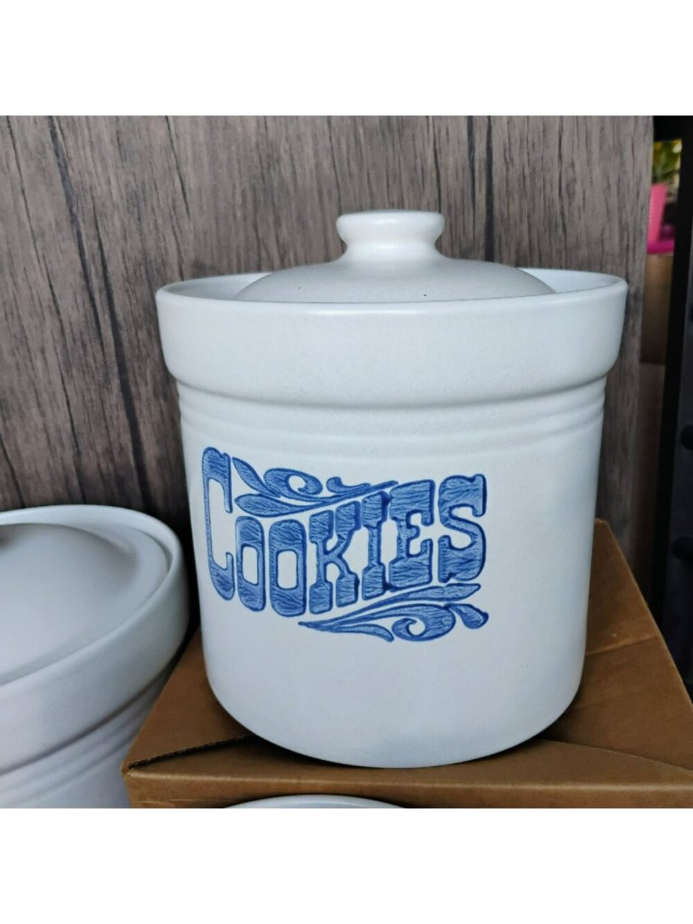 Pfaltzgraff Yorktowne Ceramic Cookie Jar With Lid 2.5 Qt White With Blue Vintage